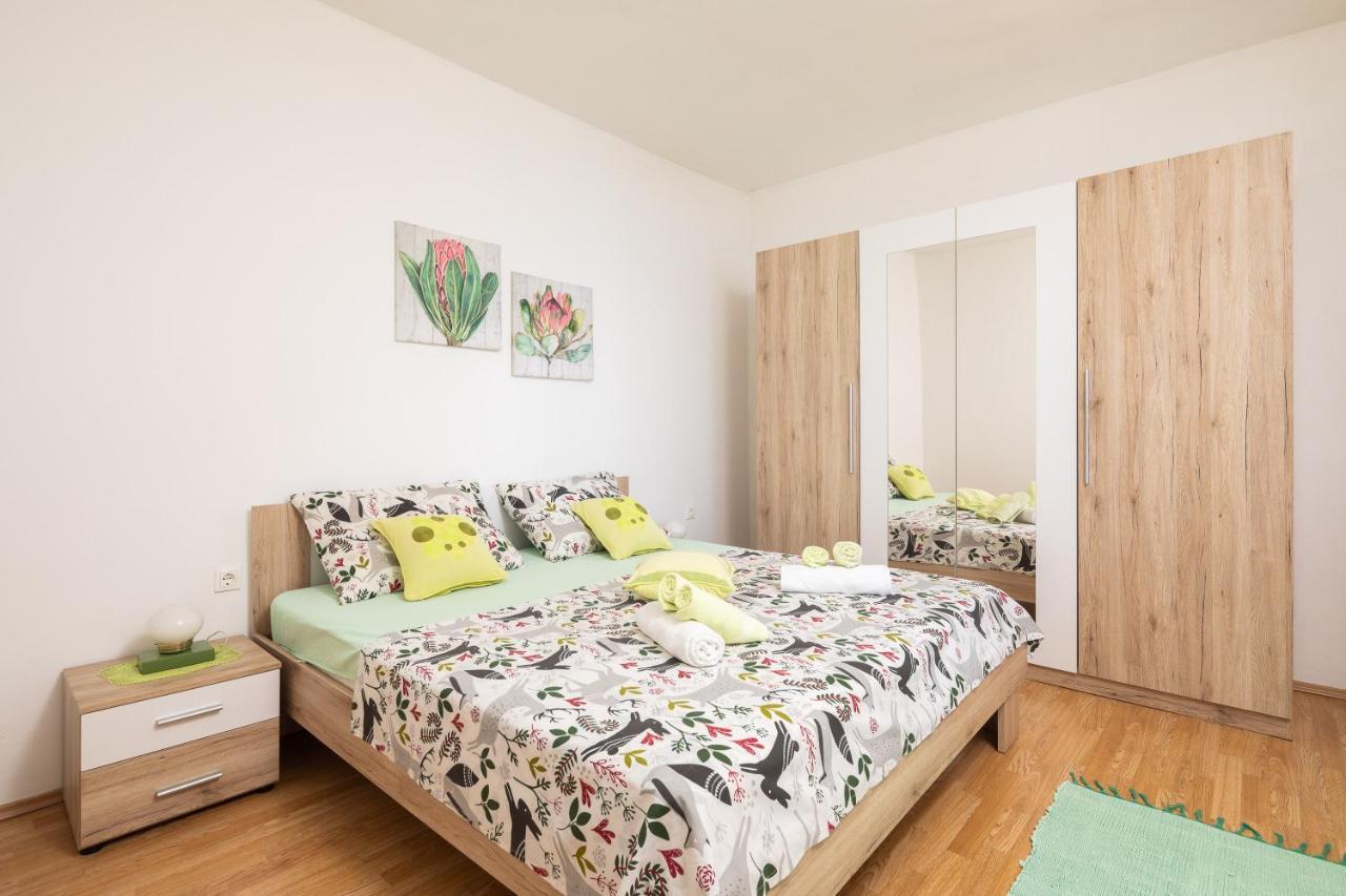 Sky Way Apartments Dugi Rat Kültér fotó